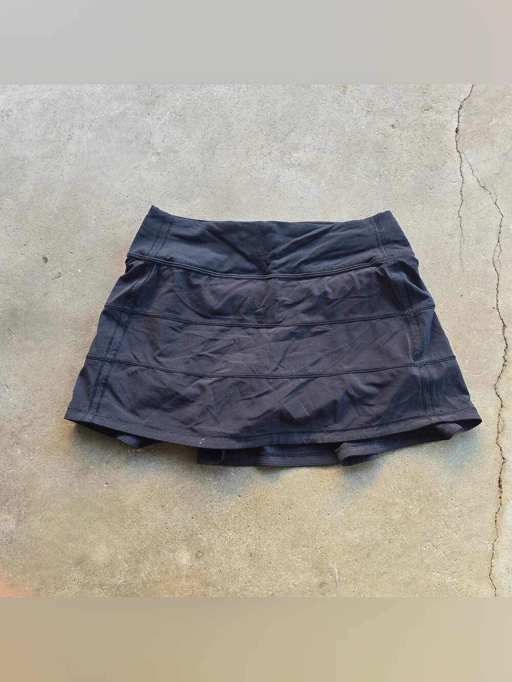 Lululemon Athletica Pace Rival Mid-Rise Skirt/Skort Sz 2 Rear Zip Pocket Black - Picture 2 of 4